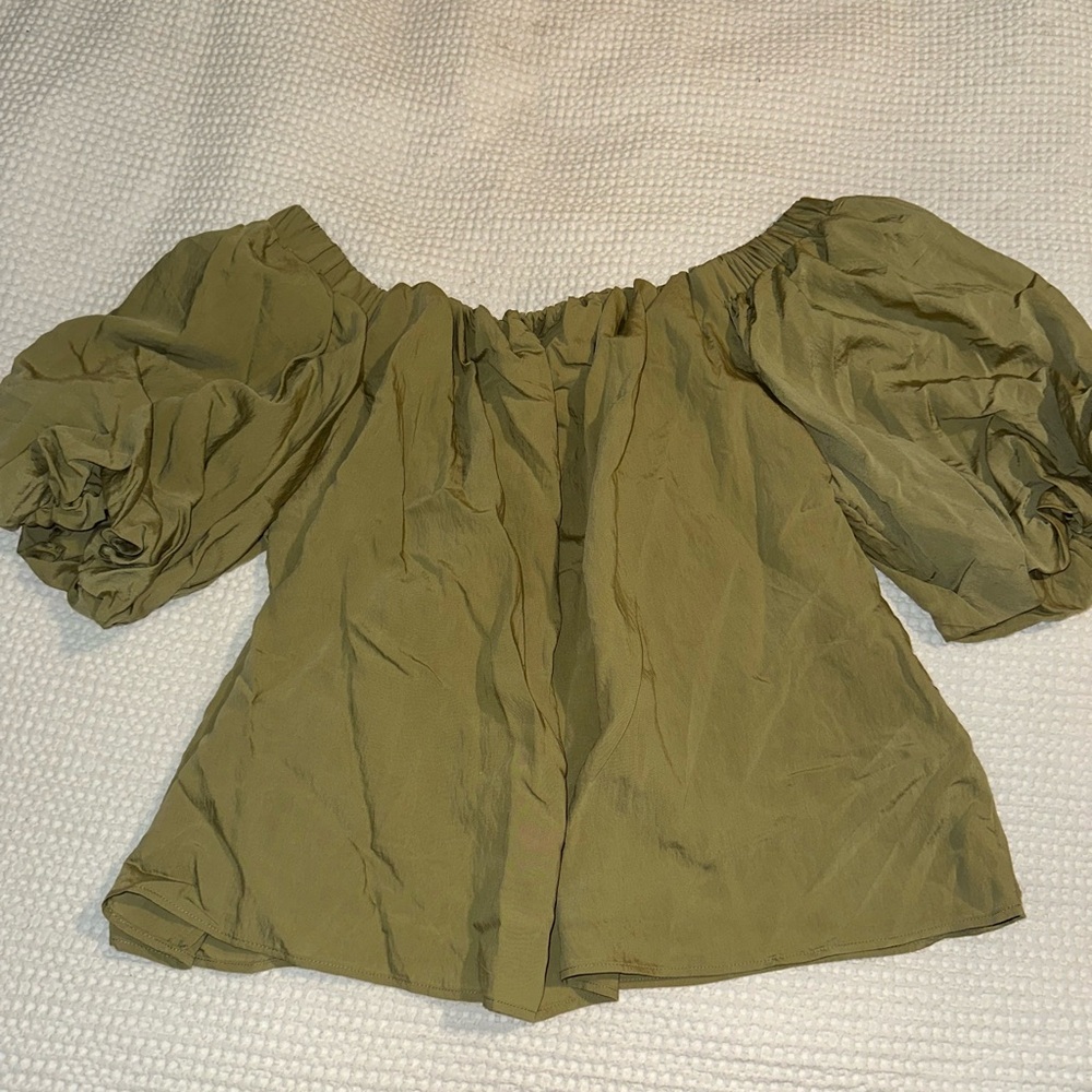 NWT H&M off the shoulder top